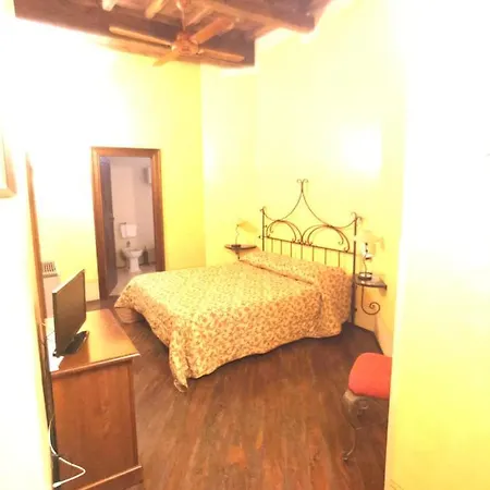 camere della vecchia posta Trevi Esterno foto